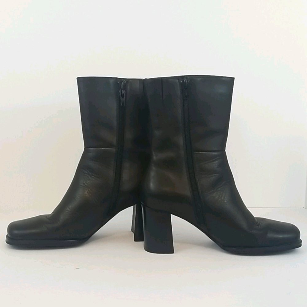 Naturalizer/ suburb black leather